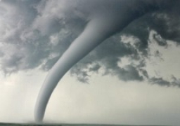 قتلى وجرحى جراء إعصار عنيف اجتاح ولاية إنديانا الأمريكية