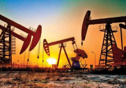 ارتفاع أسعار النفط بدعم انخفاض المخزونات الأمريكية وهجمات على المصافي الروسية
