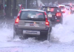 العواصف والأمطار الغزيرة تجتاح الولايات المتحدة وتسبب انقطاع الكهرباء وحوادث مرورية