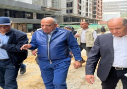 بالصور .. وزير قطاع الأعمال يستعرض مشروعات التطوير العقاري