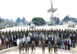 بالصور.. القوات المسلحة تنظم زيارة لعدد من قادتها السابقين وأسرهم إلى قيادتي “المظلات والصاعقة”