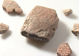 لوح منقوش بلغة “مفقودة” يصف “كارثة” حلّت بأربع مدن قبل 3300 عام