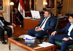 وزير الصناعة يستعرض فرص ومقومات الاستثمار في مصر ومشروعات شركة للمنتجات الصحية