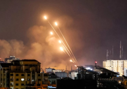 الاحتلال الإسرائيلي يستخدم قنابل الإنارة في قرية “المغير” بدعوى البحث عن مُستوطن مفقود