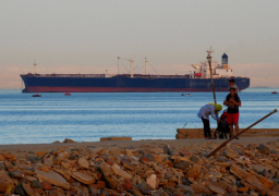 سقوط صاروخ حوثي قرب سفينة جنوب غرب عدن