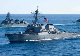 البحرية الأمريكية: قدمنا المساعدة لأكثر من ألفي سفينة تجارية بالبحر الأحمر منذ نوفمبر الماضي