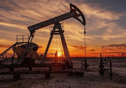 النفط قرب أعلى مستوياته في 6 أشهر بسبب التوتر بالشرق الأوسط