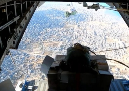 بالفيديو.. القوات الجوية تسقط عشرات الأطنان من المساعدات الإنسانية على قطاع غزة خلال أيام عيد الفطر