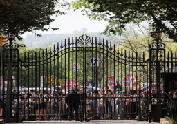جامعة كولومبيا تبدأ وقف الطلاب المحتجين على حرب غزة بعد فشل محادثات رفع الخيام