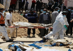 طواقم الإنقاذ والمسعفون ينتشلون جثامين 318 شهيدا من 3 مقابر جماعية بخان يونس خلال 3 أيام