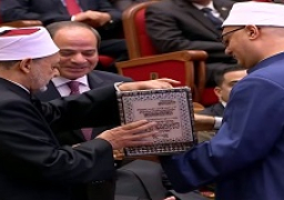 شيخ الأزهر يهدي الرئيس السيسي الإصدار الثاني من مجلة الأزهر