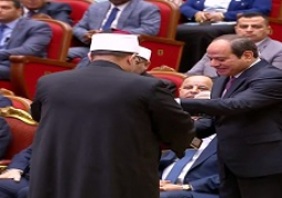 وزير الأوقاف يُهدي الرئيس السيسي “موسوعة رؤية” لإصدارات تجديد الخطاب الديني