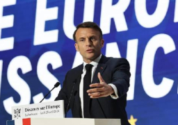 ماكرون يدعو إلى وضع استراتيجية دفاعية أوروبية “ذات مصداقية”