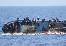 مصرع أكثر من 90 شخصا إثر انقلاب قارب صيد في موزمبيق