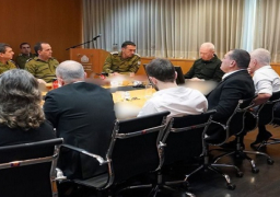 وزير الدفاع الإسرائيلي يجتمع مع كبار القادة الأمنيين