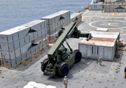 القيادة المركزية الأمريكية : شاحنات المساعدات بدأت بالتحرك نحو شاطئ غزة