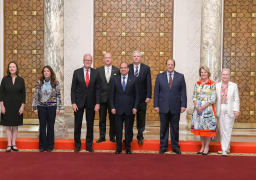 الرئيس السيسي يحذر خلال استقباله وفد الكونجرس الأمريكي من مخاطر العمليات العسكرية الإسرائيلية في رفح الفلسطينية