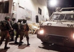 الاحتلال الإسرائيلي يقتحم “جنين” ومخميها مُجددًا و6 إصابات بالرصاص الحي