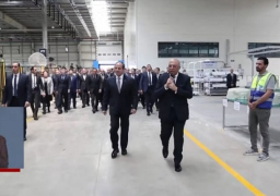 الرئيس السيسي يتفقد مجمع هايير الصناعي بالعاشر من رمضان