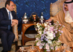 الرئيس السيسي يلتقى في المنامة ملك البحرين على هامش أعمال مجلس الجامعة العربية على مستوى القمة