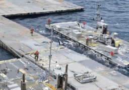 القوات الأمريكية تعلن تثبيت ميناء المساعدات العائم أمام شاطئ غزة