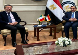 الملا يبحث مع السفير الإيطالي ووفد شركة تكنيمونت تعزيز التعاون فى مجال وقود الطائرات المستدام