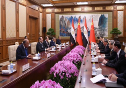 بالصور.. الرئيس السيسي يلتقي رئيس مجلس الدولة الصيني في بكين