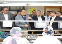 بالصور.. وزير الدولة للإنتاج الحربي يجرى جولة تفقدية مفاجئة لشركة “بنها للصناعات الإلكترونية”