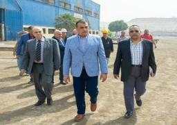 بالصور.. وزير الدولة للإنتاج الحربي يقوم بجولة تفقدية مفاجئة لشركة “حلوان للآلات والمعدات”