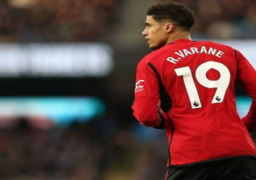 رسميا.. مانشستر يونايتد يعلن رحيل فاران نهاية الموسم الجاري