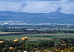 قصف إسرائيلي بالقذائف الفسفورية على جنوب لبنان .. وحزب الله يستهدف منطاد تجسس إسرائيليا