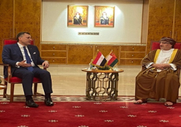 وزير السياحة يبحث آليات دعم التعاون المشترك مع نظيره العماني