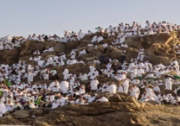 ضيوف الرحمن يقفون غداً على صعيد عرفات وسط إجراءات تنظيمية غير عادية