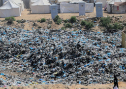 “الأونروا” تحذر من مخاطر بيئية وصحية كارثية في قطاع غزة