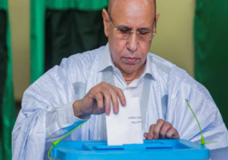 الرئيس الحالي محمد ولد الشيخ يتصدر النتائج الأولية لانتخابات الرئاسة بموريتانيا