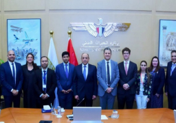 بالصور .. وزير الطيران المدني يبحث التعاون المشترك مع ممثلي السفارة البريطانية وكبرى الشركات