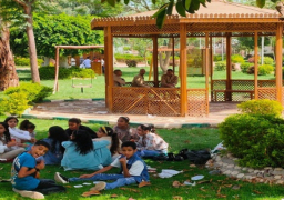 بالصور.. إقبال كبير على زيارة حدائق الرى بالقناطر الخيرية والمركز الثقافي الأفريقي بأسوان