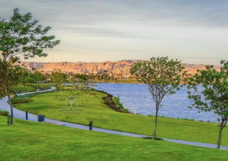 بالصور.. وزير الإسكان: حرصنا فى كل مشروعاتنا على زيادة المسطحات الخضراء والفراغات العامة فى المدن الجديدة