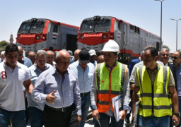بالصور.. وزير النقل يتفقد محطة أسوان للسكك الحديدية ويتابع تطوير ورشة أسوان