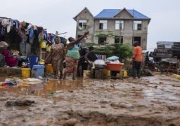 فيضانات تودي بحياة 12 شخصا على الأقل في جنوب إفريقيا