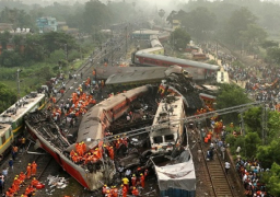 مقتل 15 على الأقل جراء تصادم قطارين في الهند