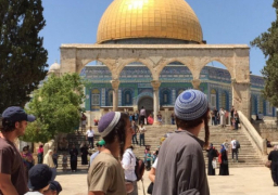 مُستوطنون إسرائيليون يقتحمون الأقصى والاحتلال يعتقل 28 فلسطينيًا من الضفة الغربية