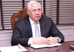 وزير الزراعة يتابع تجربة زراعة الجوجوبا في غرب المنيا ويوجه باستمرار قياس نتائجها