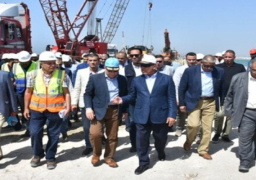 وزير النقل يتفقد مشروعات ميناء الدخيلة ويشهد استقبال حركة السفن بمحطة تحيا مصر بالإسكندرية
