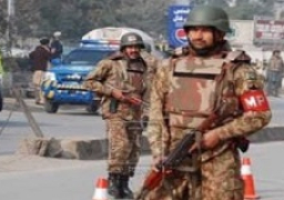 إصابة 8 مدنيين في هجوم استهدف معسكرا للجيش شمال غربي باكستان