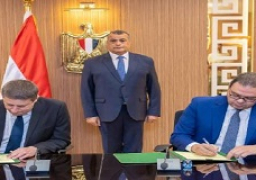 وزير الدولة للإنتاج الحربي يشهد توقيع اتفاقية تعاون بين شركتي “بنها للصناعات الإلكترونية” و”تاليس” الفرنسية