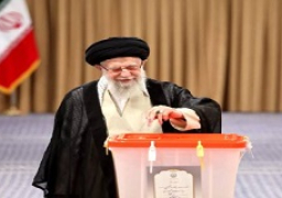 بدء التصويت في جولة الإعادة من الانتخابات الرئاسية في إيران