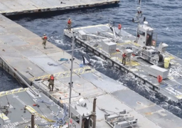 البنتاجون: الجيش الأمريكي يفشل في إعادة تثبيت رصيف مؤقت بغزة بسبب الطقس