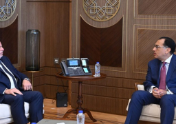 بالصور .. رئيس الوزراء يبحث مع محافظ البنك المركزي ملفات التعاون المشتركة خلال المرحلة المقبلة