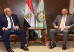 بالصور .. وزير الزراعة يبحث مع وفد الجامعة الصينية للعلوم الزراعية التعاون في المجال العلمي